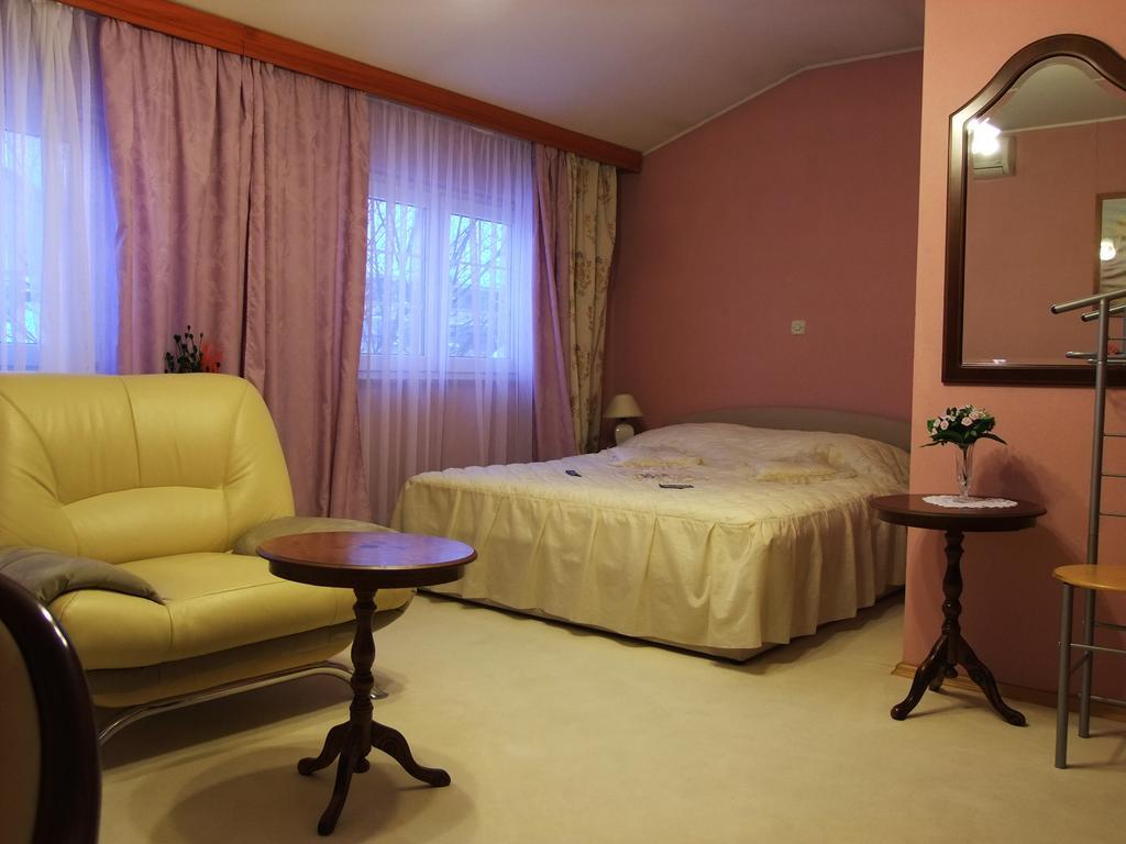 Bed & Breakfast Vila Stanisic Pozega Δωμάτιο φωτογραφία